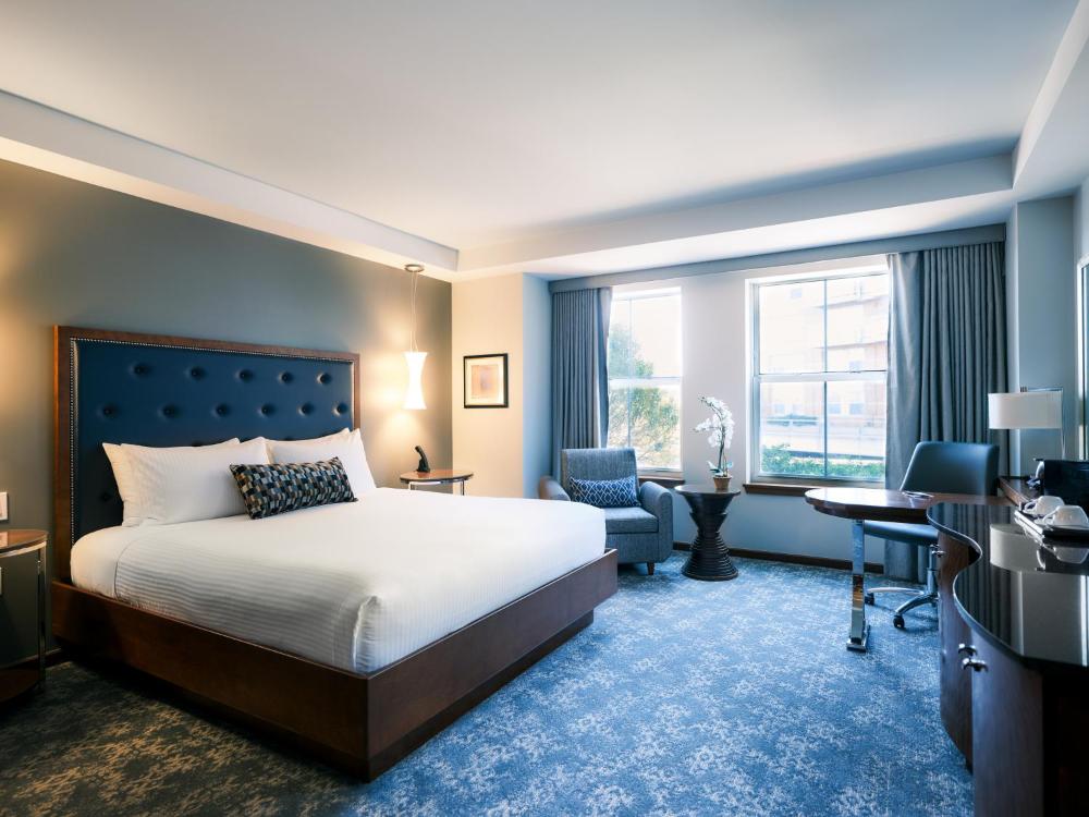 Premier King Room with Water View interior